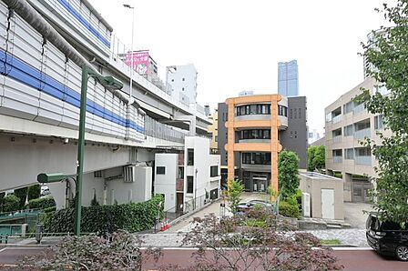 気品・上質・重厚感・極細やかさ、そのすべては訪れた者に安らぎと品性を与える特別な空間です。ここに住むからこそ意味がある。新しい生活の始まりとして相応しい場所ではないでしょうか。