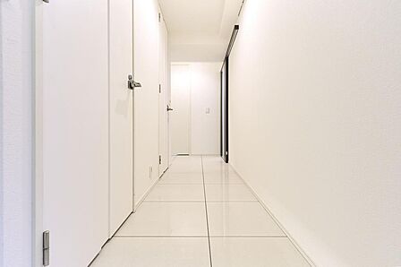 清潔感のある落ち着いた雰囲気の玄関です。安らぎに満ちた空間がここから始まります。