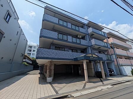【外観】忙しく過ぎゆく日常を置き去るほど、ゆったりした時間が流れる住環境。『快適』は「家」と「街」と「環境」が調和した時に訪れるのだと改めて感じさせてくれます。