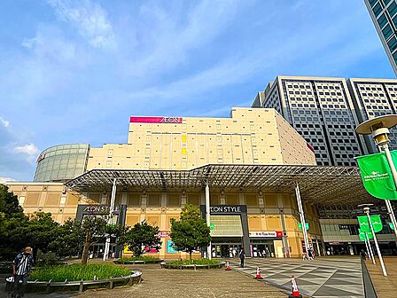 【イオンスタイル 品川シーサイド】食品から日用品、衣料品、飲食店まで揃います。仕事帰りにも気軽に立ち寄れる利便性が魅力です。