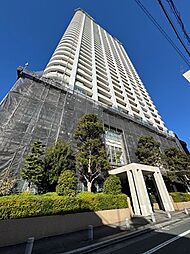 西池袋5丁目に位置する、2004年3月築、鉄筋コンクリート造38階建てタワーマンションのご紹介です。