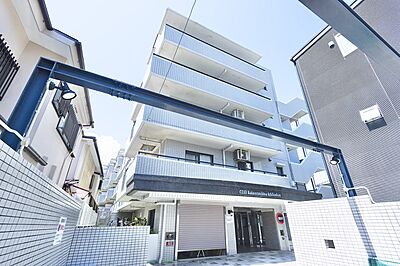 外観：1992年2月築、地上5階建てマンション「クリオ片瀬江の島壱番館」の3階部分のお部屋をご紹介します。