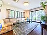 リビング/ダイニング：自然光あふれるリビング空間