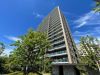 外観：積水ハウス旧分譲のグランドメゾンシリーズ！浄水通りの街並みに佇む21階建レジデンス。