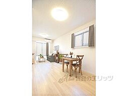 メゾン・レゾナンスI 103 1階1LDKのリビング/ダイニング