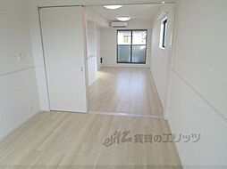 トムズガーデン園部I 201 2階2LDKのリビング/ダイニング