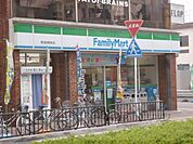 ファミリーマート　阪急桂駅前店まで670メートル