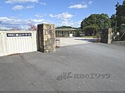 城山中学校まで1300メートル