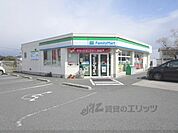 ファミリーマート　安曇川西万木店まで70メートル