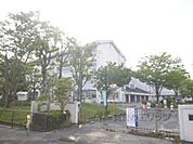立入が丘小学校まで900メートル