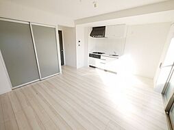 JR南武線 武蔵新城駅 バス8分 能満寺下車 徒歩4分の賃貸マンション 3階1LDKのリビング/ダイニング