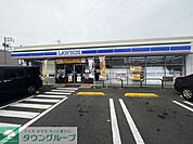 ローソン 狛江和泉本町三丁目店 徒歩9分。 660m