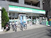ファミリーマート登戸駅前店 86m