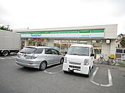 ファミリーマートMG溝口六丁目店 363m