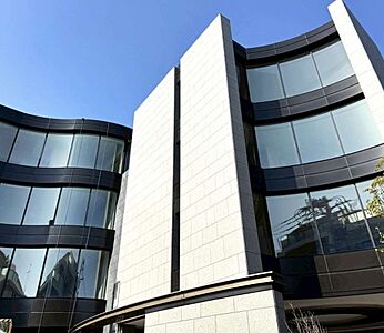 外観:☆★現地写真☆★2026年5月築・地上4階地下1階建の風格ある重厚な低層邸宅で、全15戸の圧倒的なプライバシーと気品を醸し出しています。 外観:☆★現地写真☆★2026年5月築・地上4階地下1階建の風格ある重厚な低層邸宅で、全15戸の圧倒的なプライバシーと気品を醸し出しています。