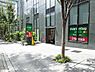 周辺：24時間営業。小型スーパーながら生鮮食品もあり、お弁当屋お総菜など豊富な品揃えです。