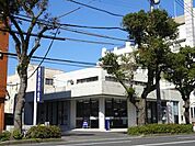 鹿児島信用金庫甲南支店 108m