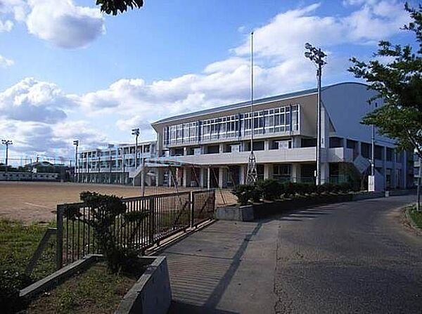 画像17:徳島市立城西中学校 318m