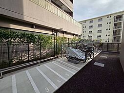 22 / 27