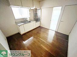 ユンカー川崎 1階3DKのリビング/ダイニング