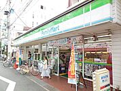 ファミリーマート 186m