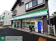 ファミリーマート冨士屋新子安西口店 640m