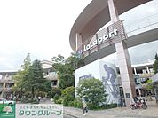 ららぽーと横浜 徒歩7分。 560m