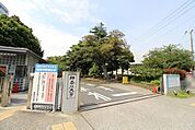 神奈川大学横浜キャンパス 徒歩23分。 1800m