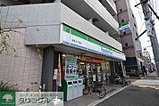 ファミリーマート赤羽二丁目店 徒歩3分。コンビニ 200m
