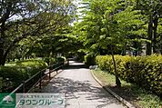 砧公園 徒歩13分。公園 1030m