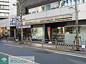 セブンイレブン港区南青山7丁目店 158m