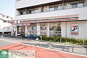 セブンイレブン 徒歩2分。 110m