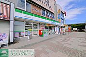ファミリーマート 徒歩4分。コンビニ 300m