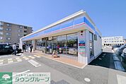 ローソン日高上鹿山店 徒歩5分。コンビニ 370m