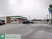 ファミリーマート 寄居富田店 徒歩5分。 330m