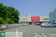 ザ・ダイソー 徒歩102分。100円均一 8130m
