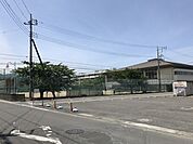 毛呂山町立毛呂山中学校 徒歩17分。中学校 1290m