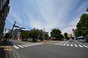 駅前 1040m