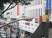 ビックカメラ立川店 678m