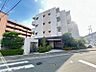外観：小・中学校、コンビニ・スーパーが徒歩圏内。周辺環境の充実した暮らしやすい環境です。