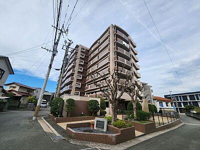 外観：8階建ての2階に位置したお部屋なので、階下を気にせず生活できます♪