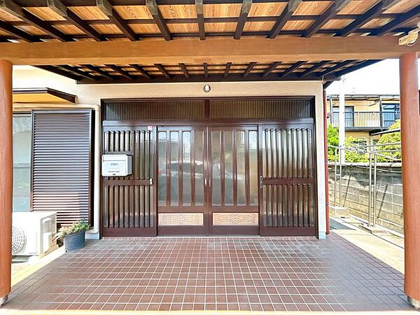 玄関を拡大表示