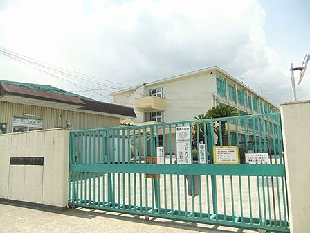 枚方市立田口山小学校 300m