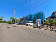 ～Exterior～　前面道路：南西 6m 公道　前面道路は閑静な住宅地をはしる車通りの少ない道路。駐車の出し入れもらくらくです！ご不明点・現地見学のご希望は、お気軽にお問い合わせください！