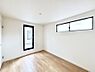 室内：◆4号棟◆～Bed Room～　マンションと違い部屋数が多いのが戸建てのメリットです。ご家族が増えたことで手狭に感じていた住まいも戸建てでは各居室プライバシーを保つことができます。