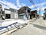外観：～Exterior～　前面道路：東 4m 私道　前面道路は閑静な住宅地をはしる車通りの少ない道路。駐車の出し入れもらくらくです！ご不明点・現地見学のご希望は、お気軽にお問い合わせください！