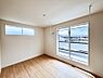 その他：◆3号棟◆～Bed Room～　2面採光を確保した明るい室内は、風通しも良く、大変居心地の良い空間となっております。爽やかな風を感じて起きる朝は、快適生活の始まりに！日当たりが良い住まい♪