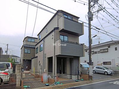 外観:◆A号棟◆~Exterior~ 周辺には学校や買物施設もあり生活、子育てに適した環境が広がっています!「永住地」として、物件のご見学だけではなく、周辺の環境や通学できる学校についてもご相談ください! 外観:◆A号棟◆~Exterior~ 周辺には学校や買物施設もあり生活、子育てに適した環境が広がっています!「永住地」として、物件のご見学だけではなく、周辺の環境や通学できる学校についてもご相談ください!