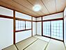 室内：柔らかい畳の空間は、お子様の遊び場や来客時のおもてなしの場所として重宝します。 