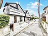 外観：～Exterior～　前面道路：南 4m 私道　前面道路は閑静な住宅地をはしる車通りの少ない道路。駐車の出し入れもらくらくです！ご不明点・現地見学のご希望は、お気軽にお問い合わせください！